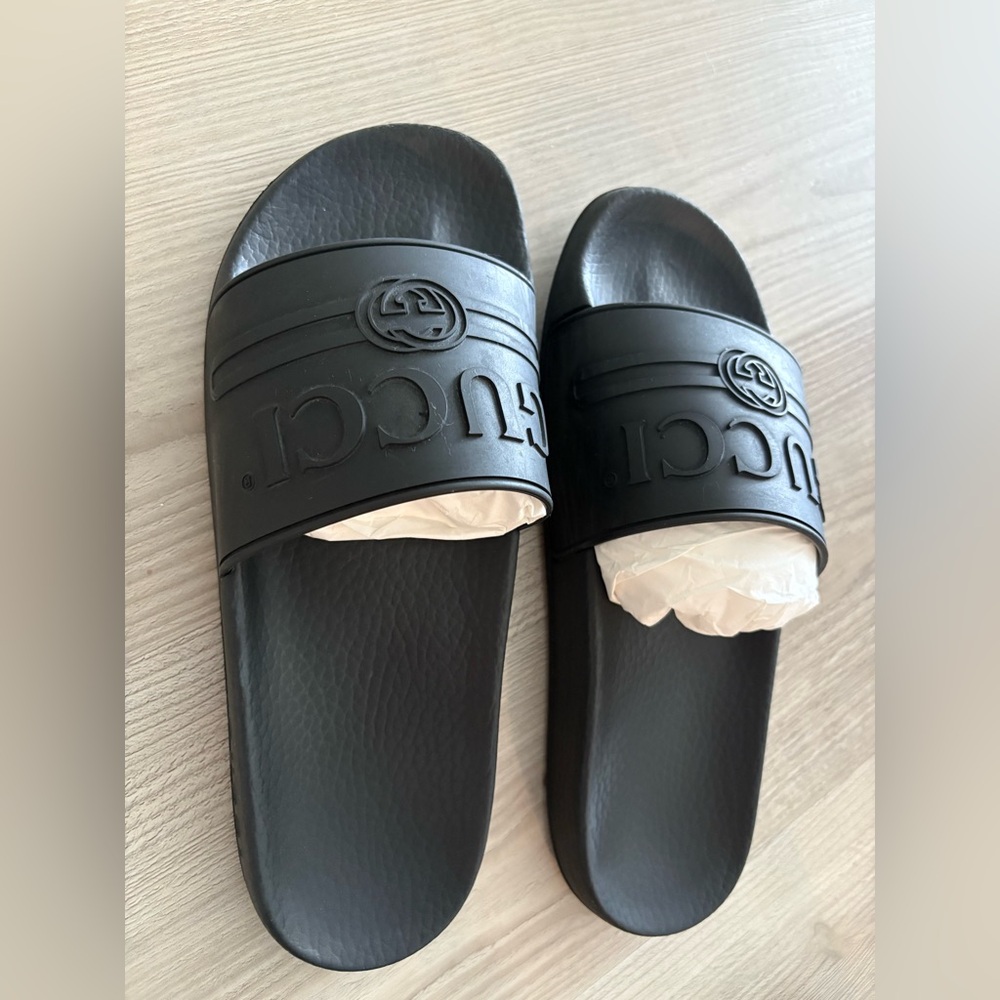 Authentic Gucci Logo Slides - Picture 4 of 6